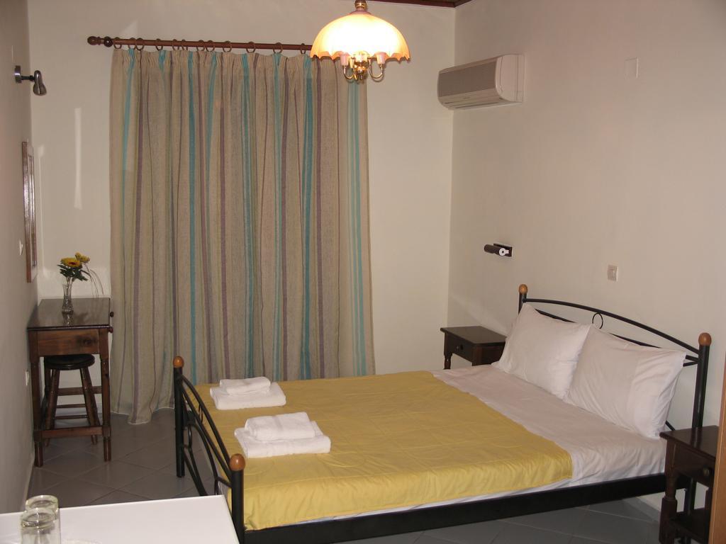 Amfilissos Hotel Koumeika Room photo